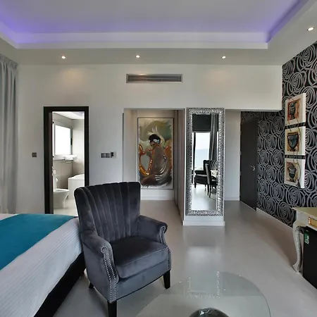 The Josephine Boutique לרנקה